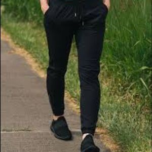 Zyia Active black peak zipper joggers EUC